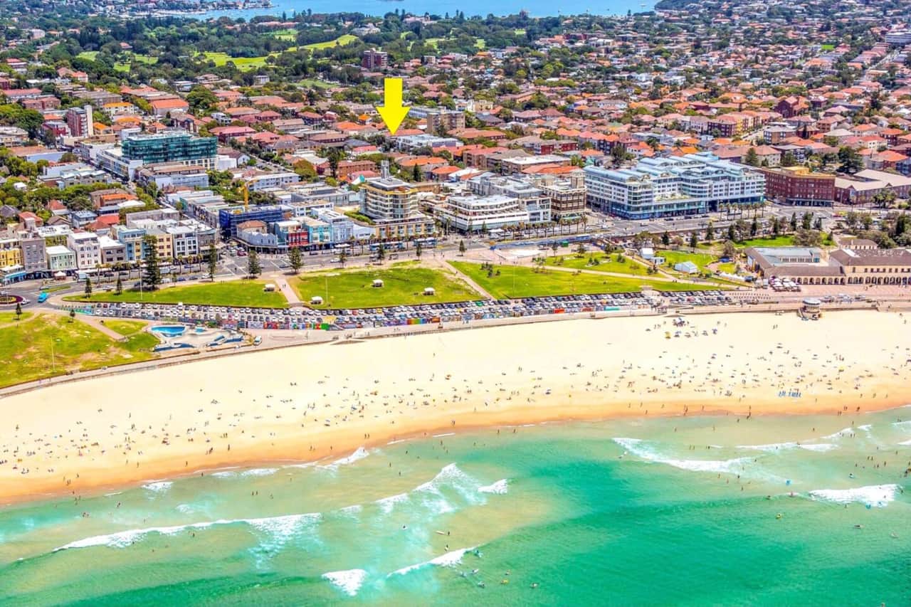 Unit is on curlewis st right in the heart of bondi beach, you are minutes away from the beach and all the main bars cafe
#beach #bondi