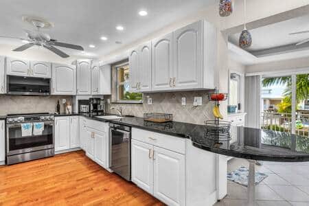 The large fully equipped kitchen has everything you need to chef it up.