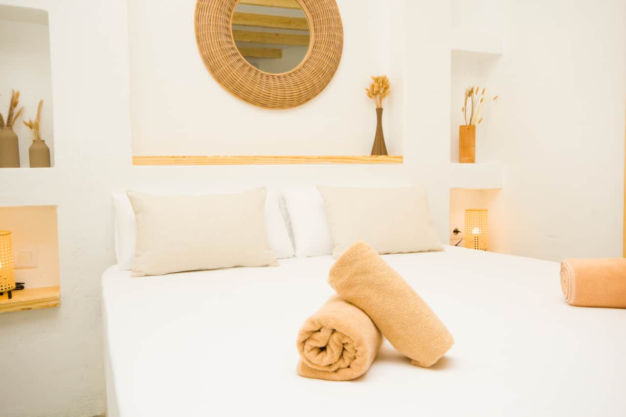 Bright bedroom in the holiday flat El Charco Lofts 4