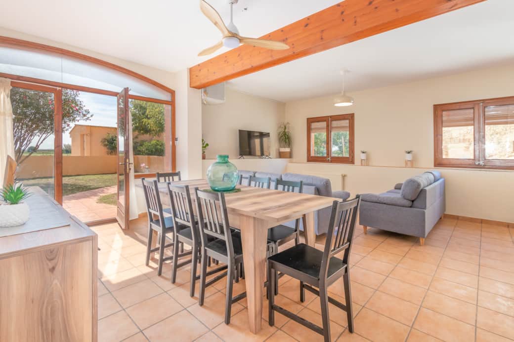 Living room/dining room 