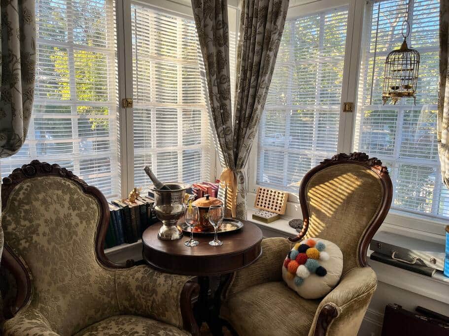 Lots of natural lights and space to share champagne or coffee