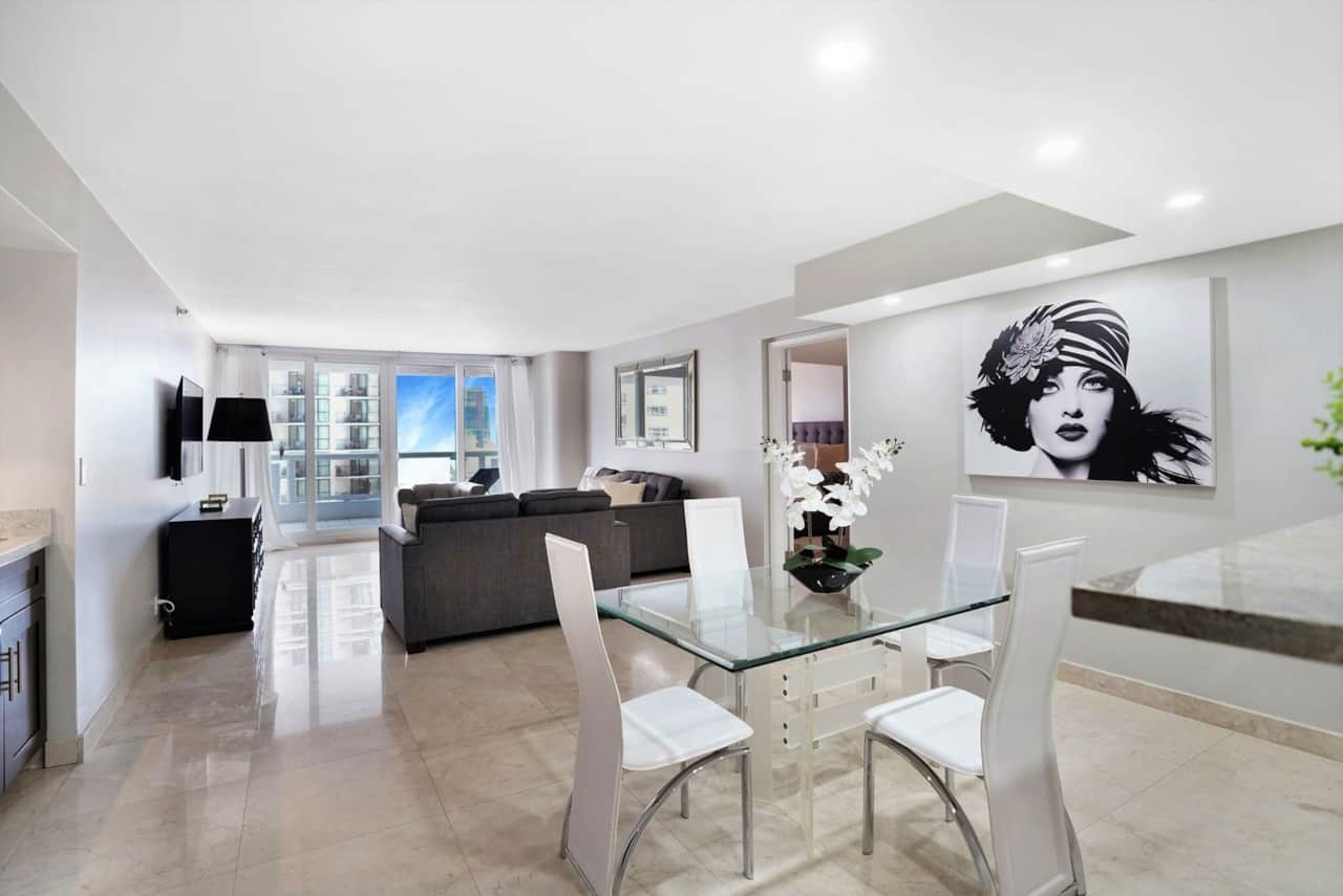 Hello Gorgeous! (3 bedroom condo)
