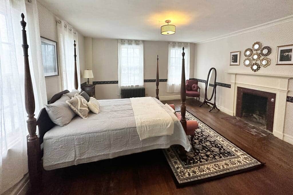 Gallery c. 1804 Former Tavern and Inn, Fryeburg Maine Rental