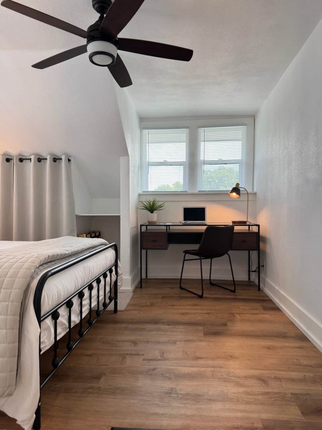 Bedroom 2 with work nook