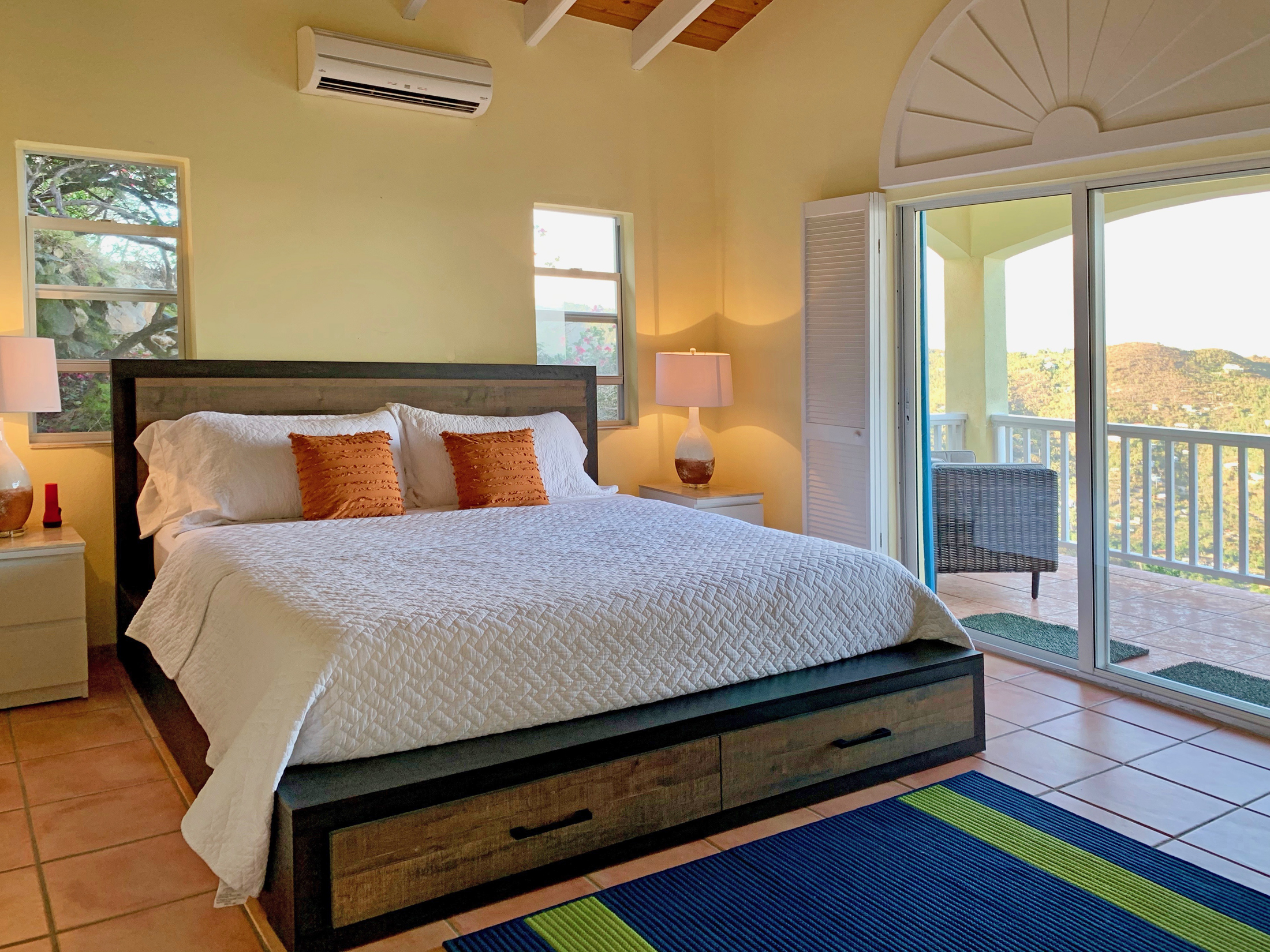 Upper level bedroom - King Ensuite