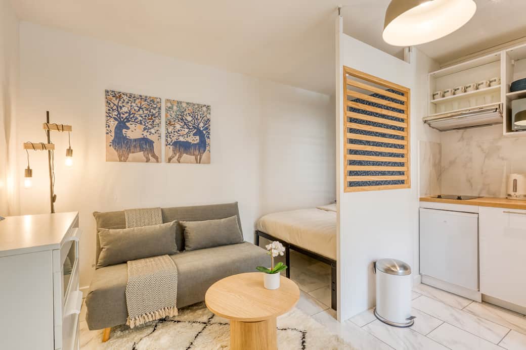 Le salon du Cocon sauna et Balnéo Logement à Reims par La Conciergerie Des Sacres