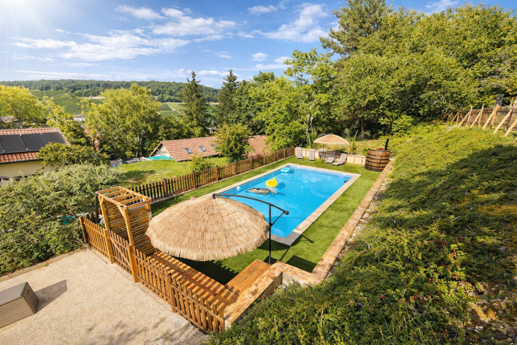 Piscine non chauffée du domaine 🏊‍♂️