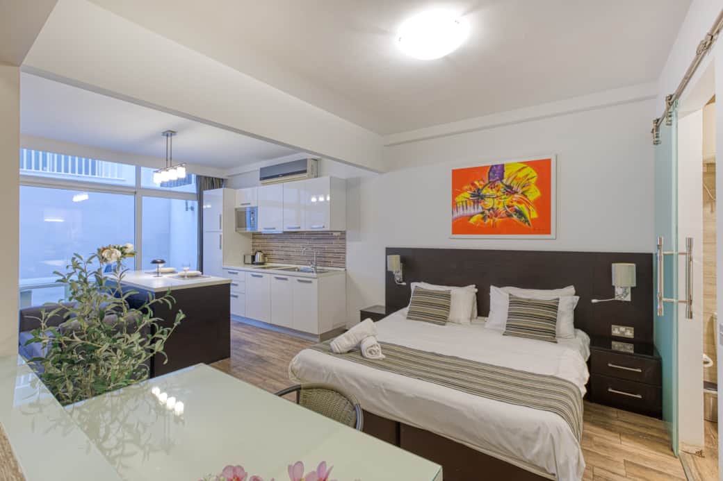 Bedroom / Studio bed