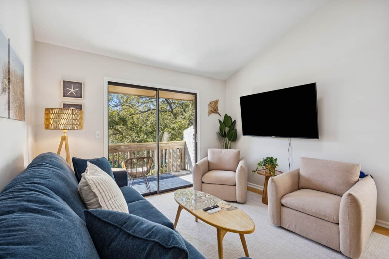A6 Forest Ridge - Living Area 1