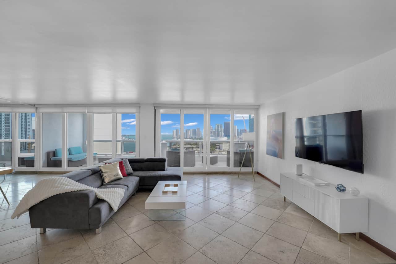 Living room, Roku streaming tv, balcony access 