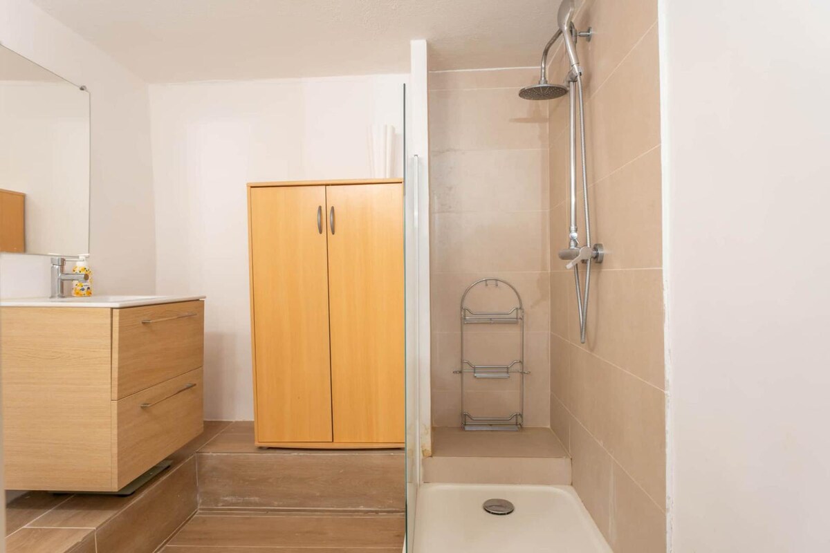 Spacieuse Villa Climatisé avec Piscine