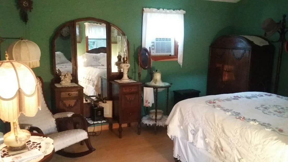 Beautiful turn of the century antiques with air and heat