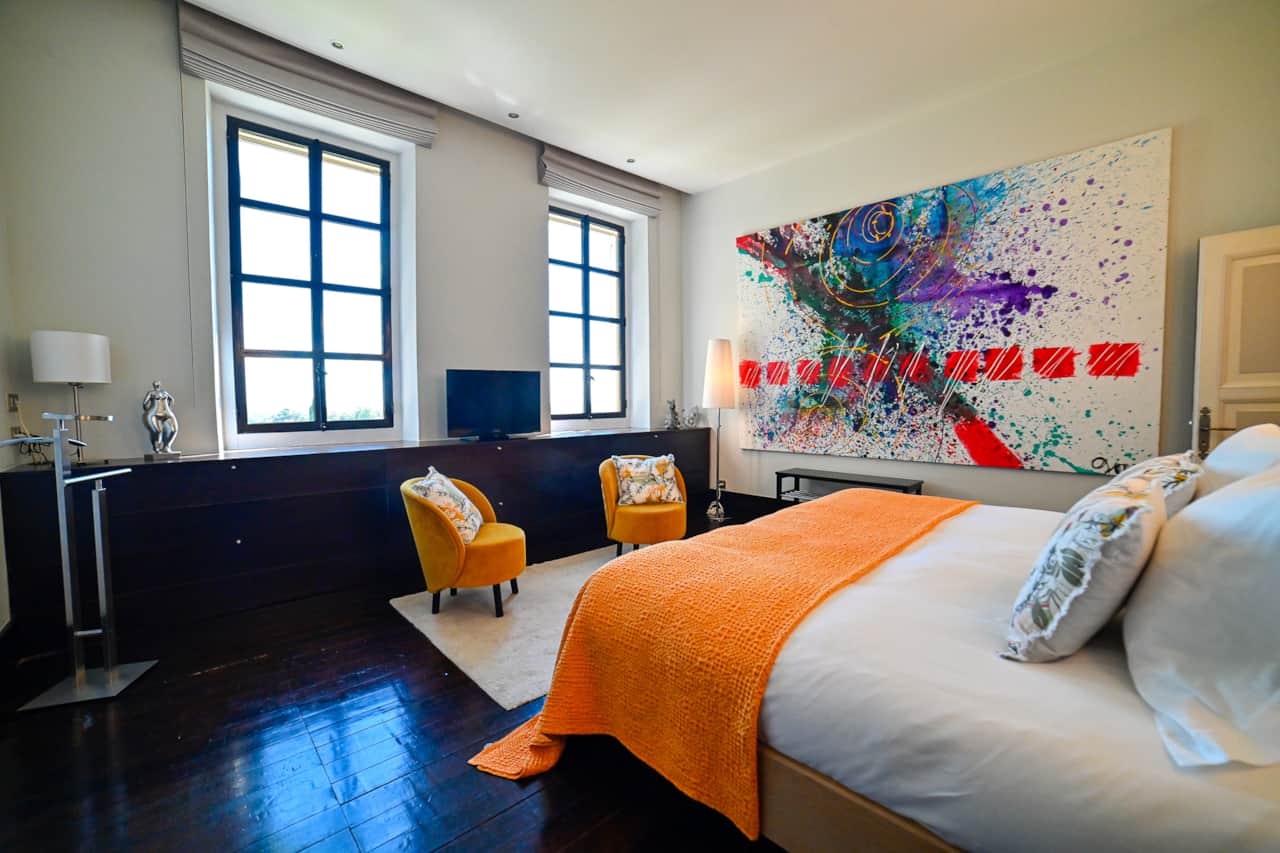 Mas double bedroom with natural light