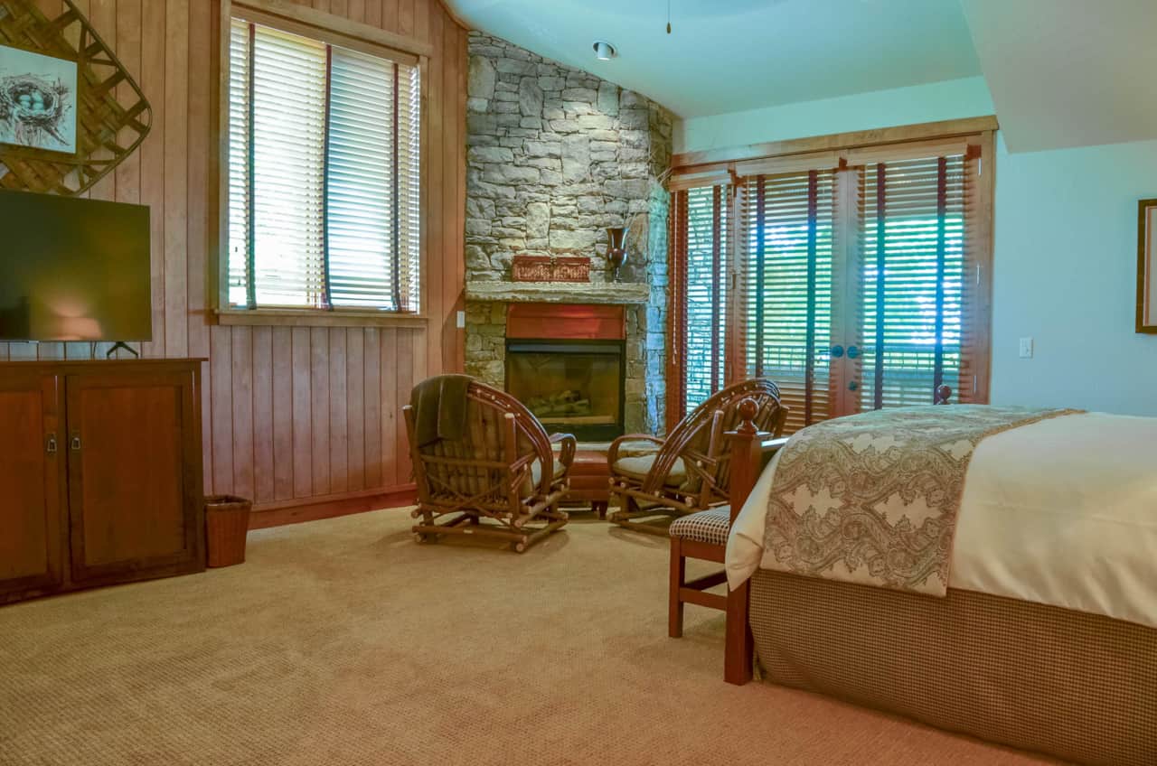 Sitting Area and Gas Log Fireplace
