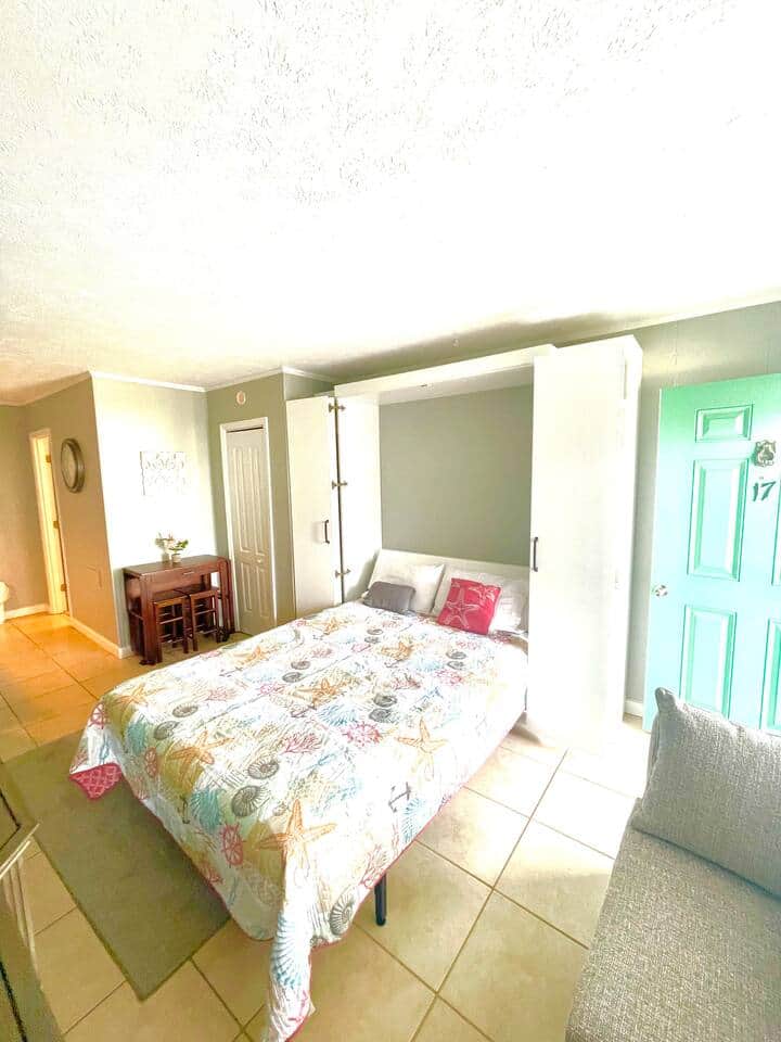 Murphy Bed, pulls out of wall, Queen
