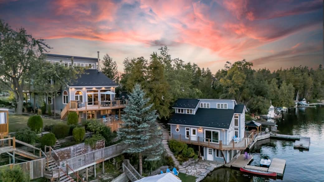 Main cottage + boat house, perfect for familes
