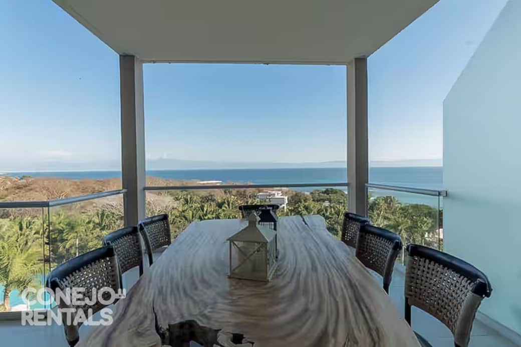 Comedor con vista abierta al océano espacio ideal para convivir en Bolongo Comedor con vista abierta al océano espacio ideal para convivir en Bolongo
