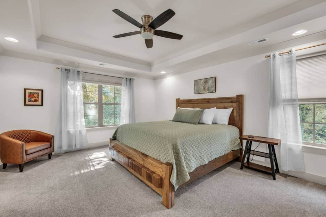 Tired after a long day exploring all Chattanooga has to offer? Relax on the plush king bed and be surrounded by the nature of the surrounding hillside or draw the shades and turn on the large Roku TV. 