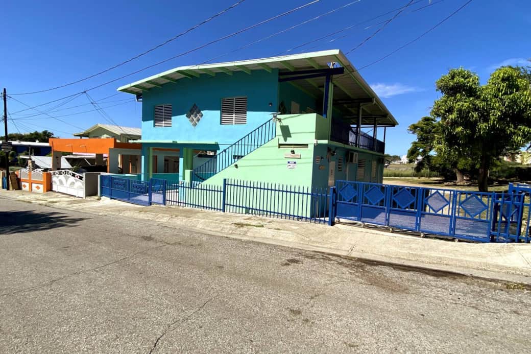 Just a short walk from restaurants, bakery, boardwalk, water sport rentals and tours to nearby keys & bioluminescent bay. Our complex runs on solar energy and a 1-week water cistern, offerings comfort and sustainability throughout your stay.