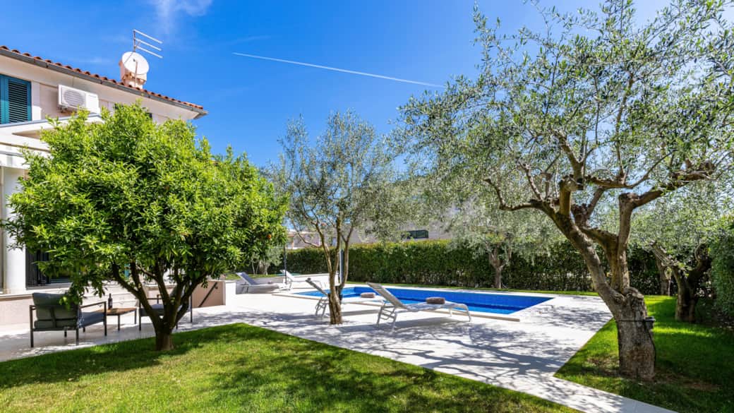 Casa Piccola_Pool and Sundeck