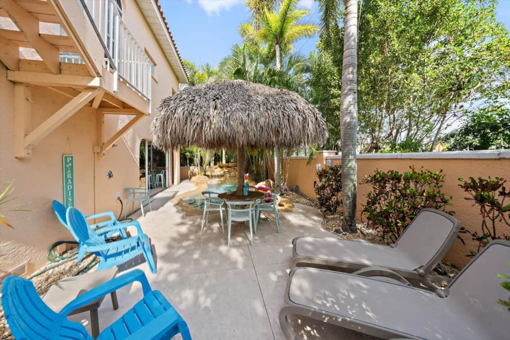 Outdoor lounge area & tiki hut