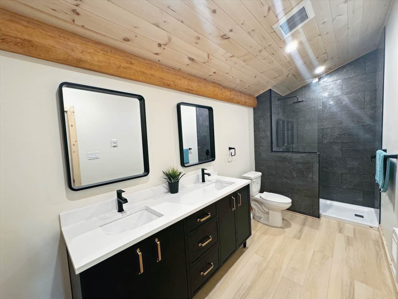 Full Bathroom 1