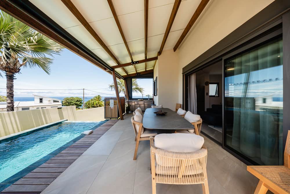 Villa Petite-Île • Terrasse et Piscine