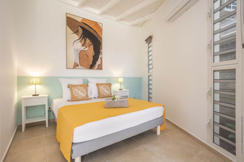 Chambre côté jardin, lit queen size (160x200),  disposant de sa propre terrasse