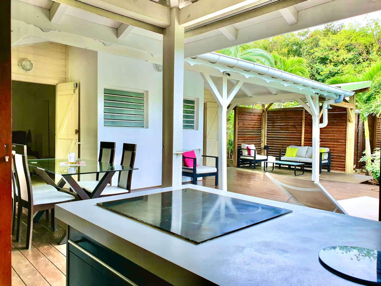 The kitchen area of Villa Les Alizés (4 people)