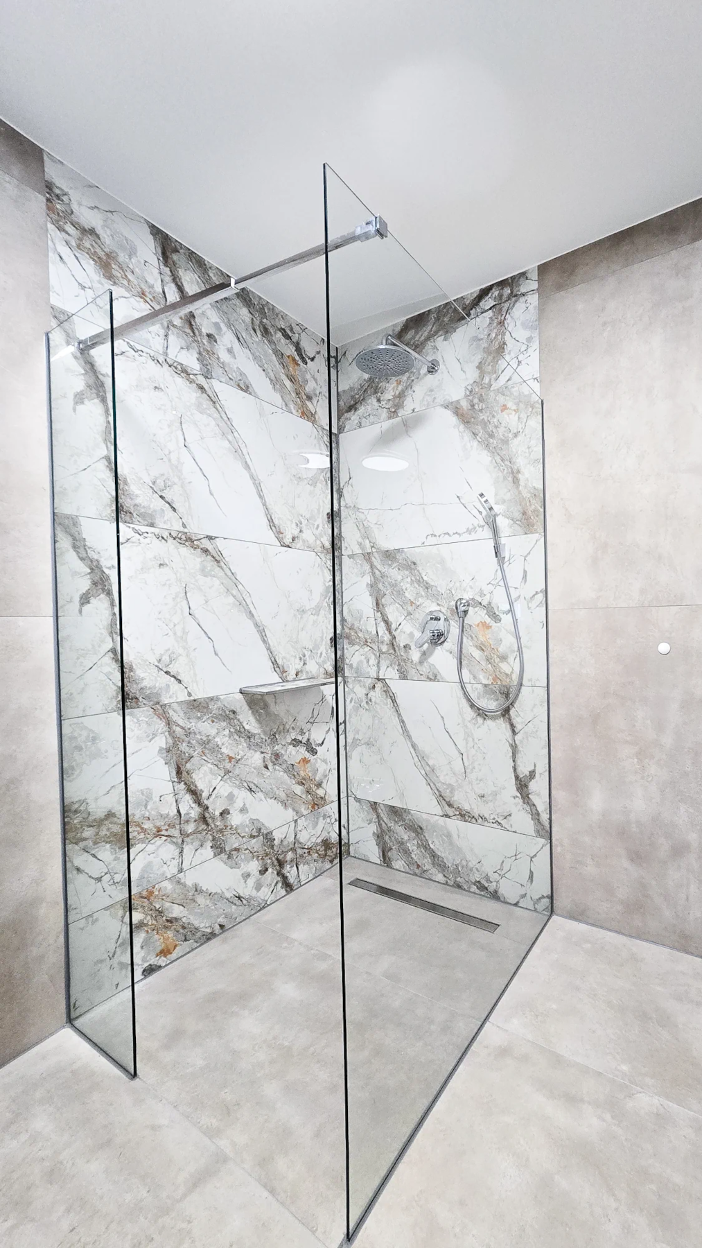 frensdorf-apartments-a2-badezimmer-dusche.png