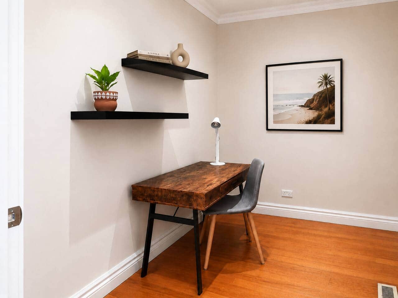 Study / Home Office
A quiet study nook with a desk, chair and shelving — ideal for remote work, online study or catching up on emails during your stay. A practical dedicated workspace, especially useful for longer stays in Balwyn North.