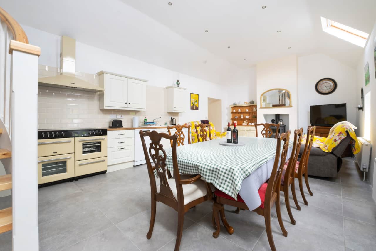 Kitchen / Dining Room 