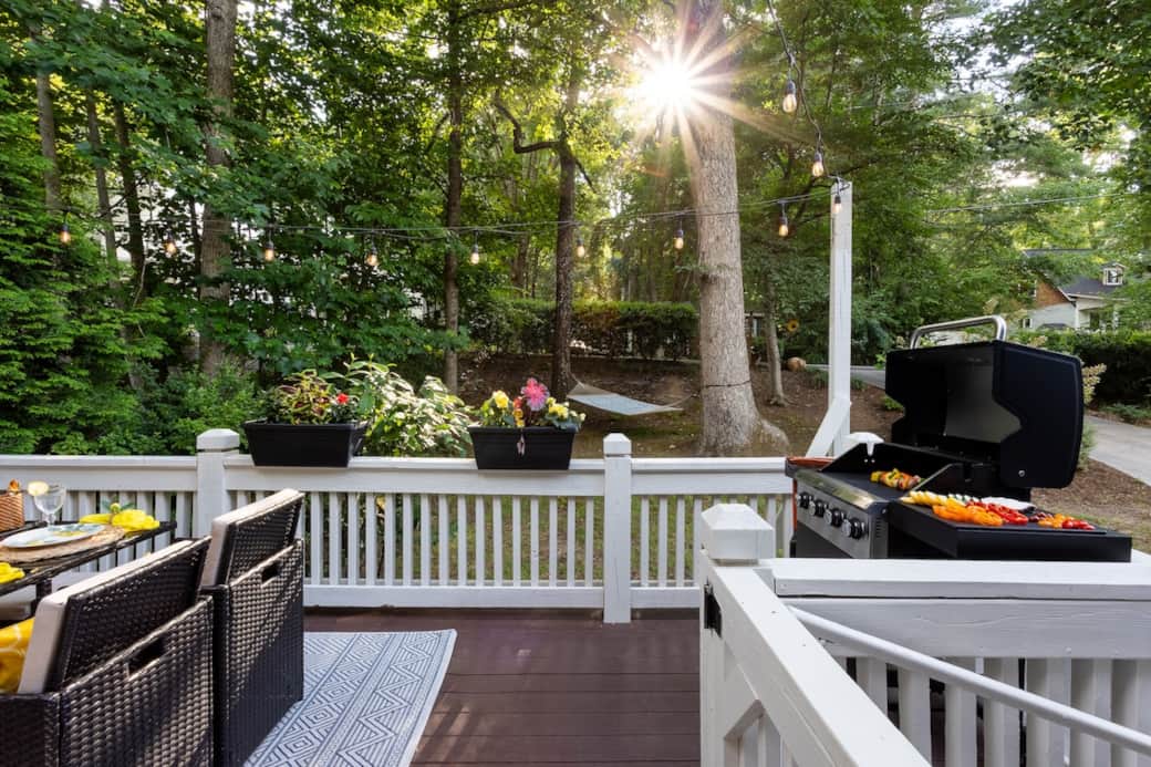 Deck w/ Gas Grill