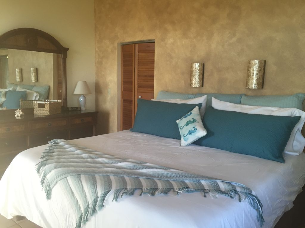 Comfy king beds with walk in closets