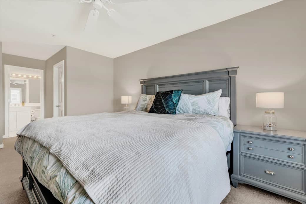 Primary bedroom - King bed