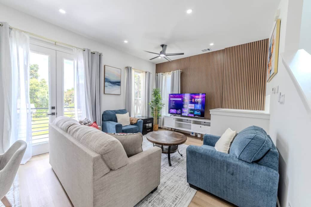 The open layout flows seamlessly into the dining space, making it easy to gather with family and friends. Whether you’re unwinding with a movie, reading a book, or planning your Houston adventures, this living room is the ideal space to feel at home. The open layout flows seamlessly into the dining space, making it easy to gather with family and friends. Whether you’re unwinding with a movie, reading a book, or planning your Houston adventures, this living room is the ideal space to feel at home.