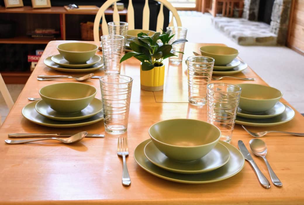 Full dishware for 6 to dine