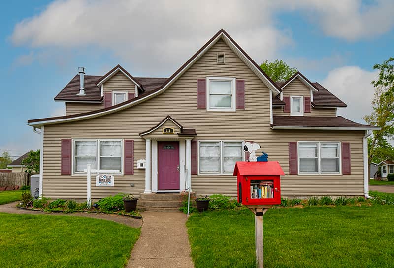 Trailside Inn Whole House Vacation Home in Madrid