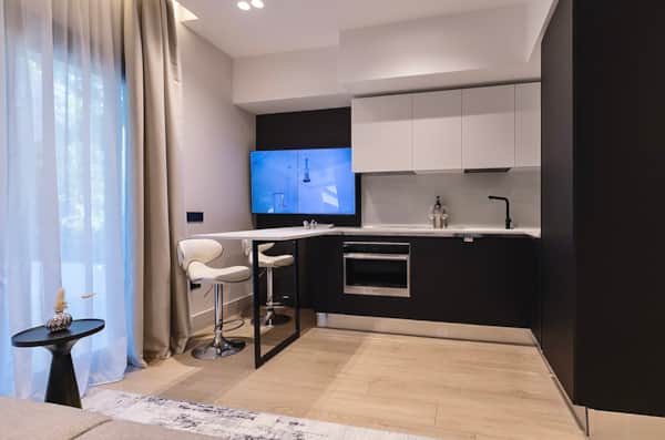 AZULIS #2 suite with garden access