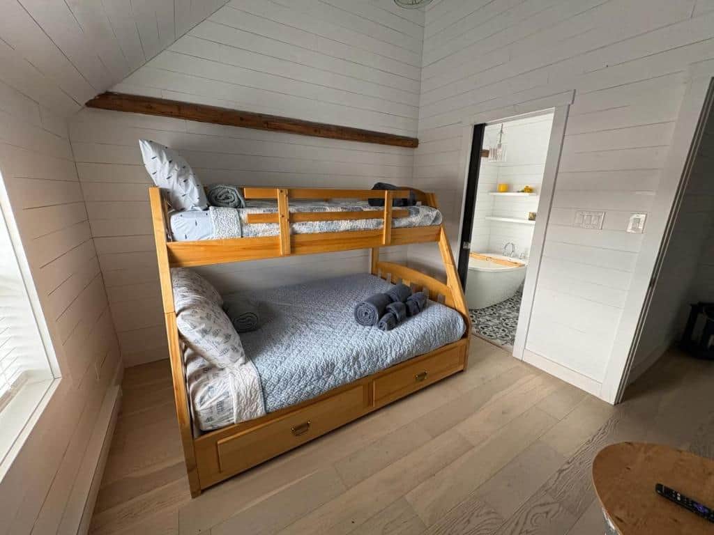 Bedroom (2)