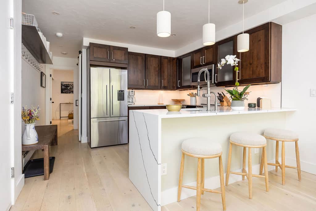 Full kitchen and bar seating