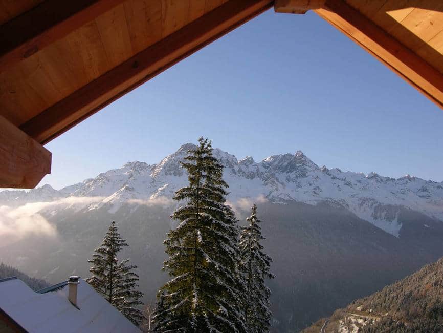 3eme étage - vue du balcon (massif de Belledone) 3eme étage - vue du balcon (massif de Belledone)