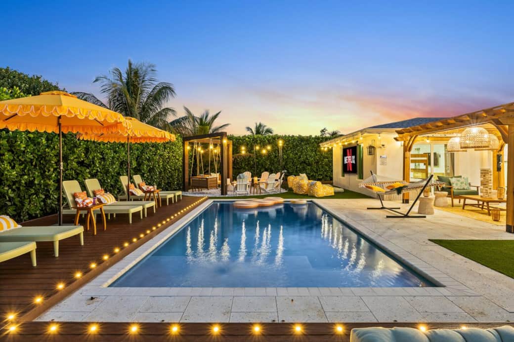 Pool Deck | Lounge Chair | Outdoor Meditation
@lynx.escape