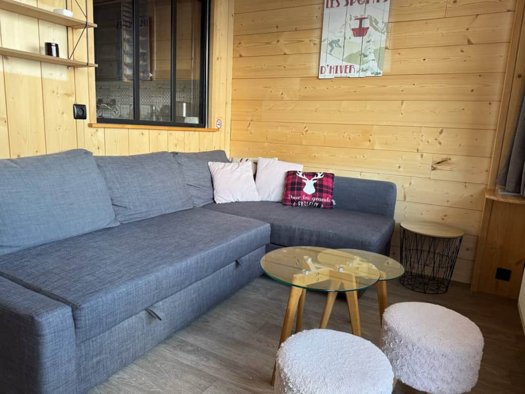 Salon avec accès au balcon