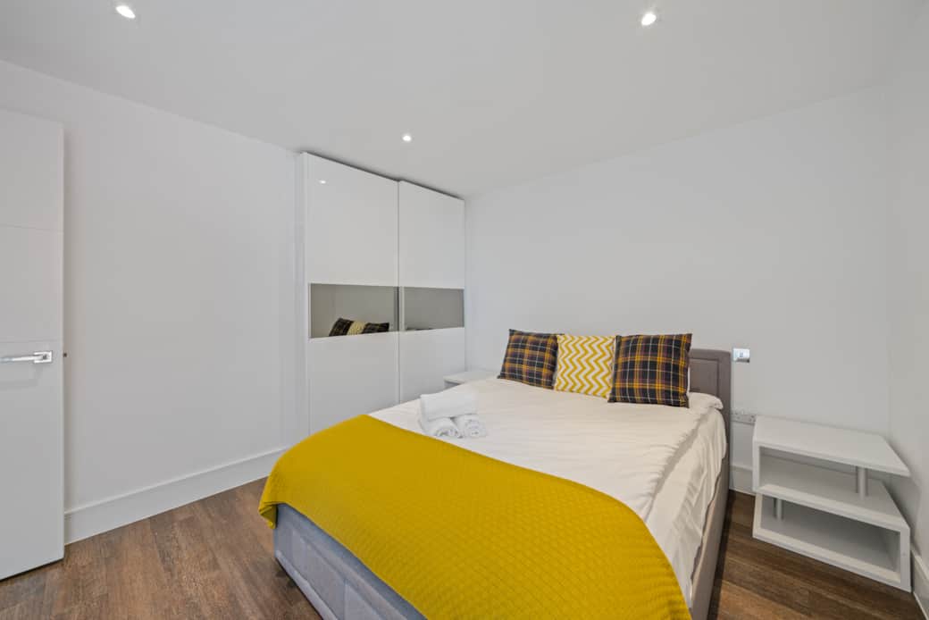 Flat 17, Ensign House, Tavern Quay SE16 7EX-3