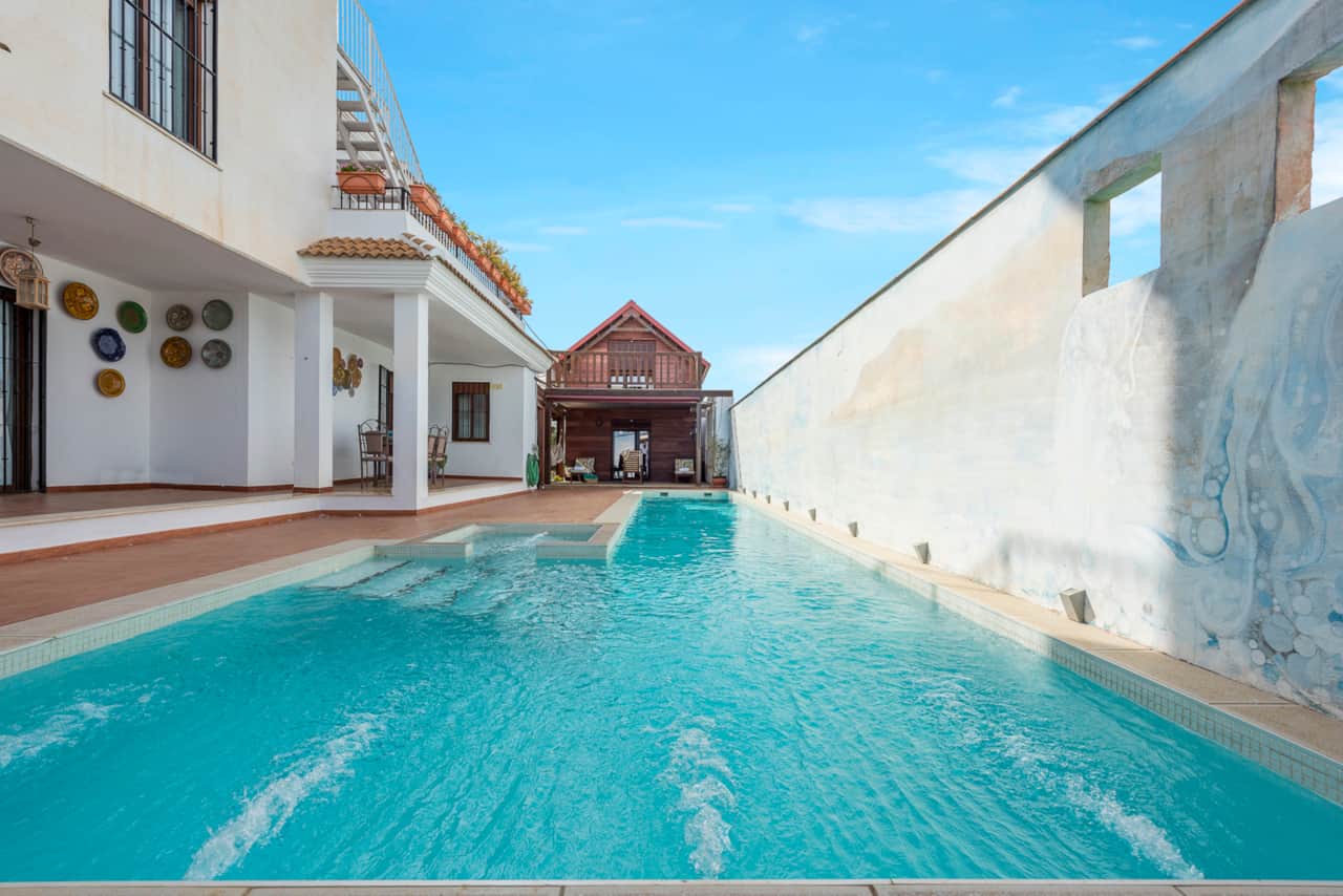 Vista desde la ducha de la piscina
