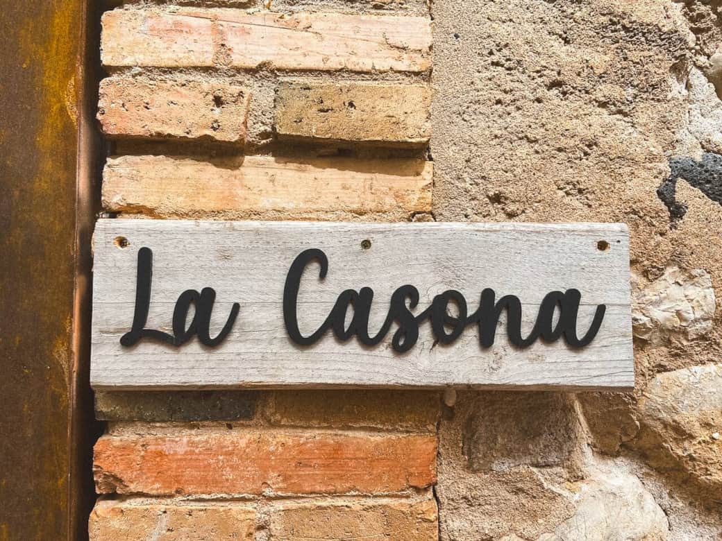 Cartel de La Casona.