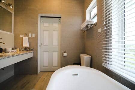 Master bathroom 2