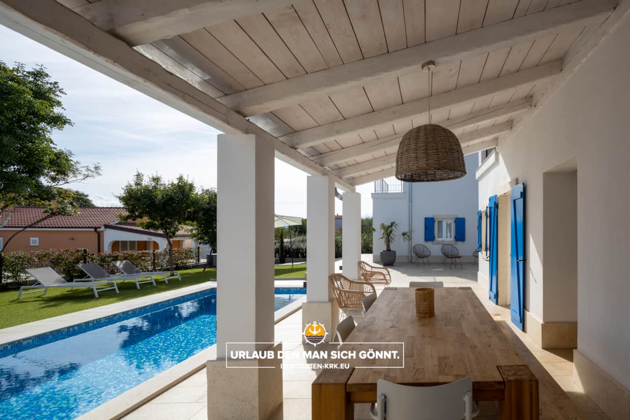 Outdoor terrace and pool