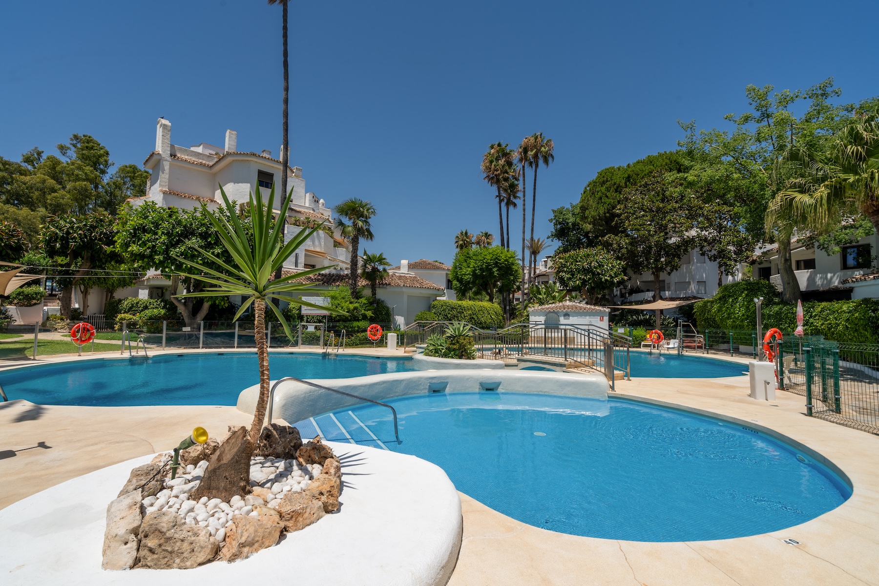 RDR550 - Lovely Beachside 2 Bedroom Apartment